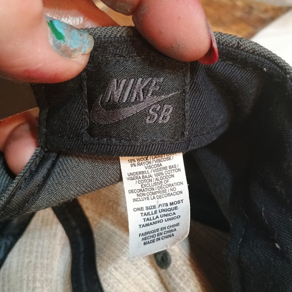 Nike SB Black and Green Hat Vintage - Picture 6 of 6